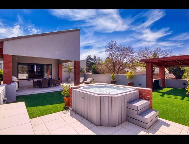3 BEDROOM PENTHOUSE SOLD IN BRYANSTON